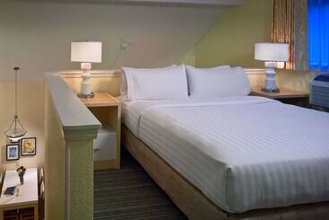 住所 Sonesta Simply Suites Memphis East Poplar Pike