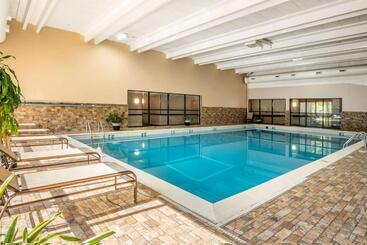 هتل Americinn By Wyndham Grand Rapids Airport North