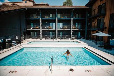 בית מלון כפרי Gravity Haus Jackson Hole