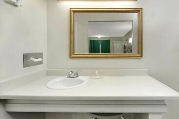 فندق Days Innvernon, Texas