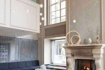 هتل Hilton Chicago