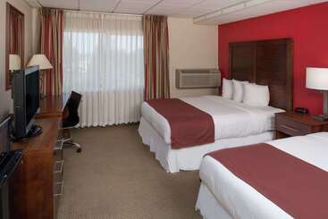 هتل Ramada By Wyndham Downtown Spokane