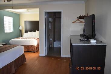 Отель Rockview Inn And Suites