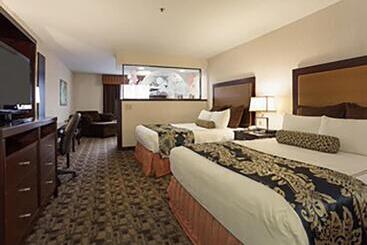 Отель Sojourn Suites Portland Airport