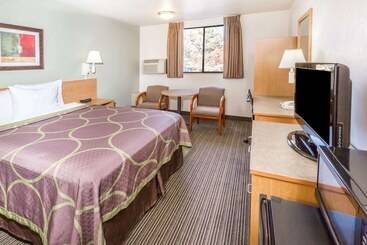 בית מלון כפרי Super 8 By Wyndham Bend