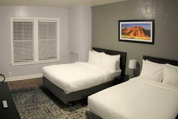 Отель The Carlton