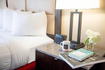 هتل The Madison Concourse