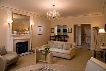 בית מלון כפרי The Sherry Netherland