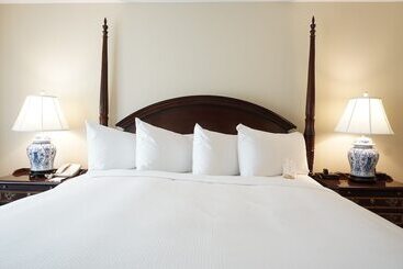 בית מלון כפרי The Simsbury Inn