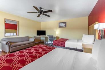 فندق على الطريق Econo Lodge Clovis
