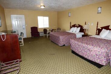 فندق على الطريق Economy Inn & Suites