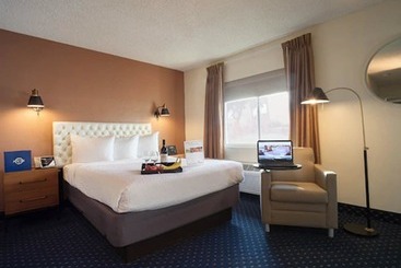 فندق على الطريق Focus Sfo