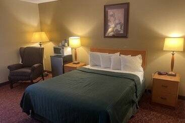 شاليه All Seasons Inn & Suites
