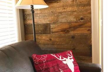 هتل Breck Creekside At Wildwood Suites