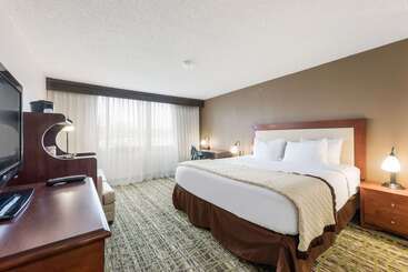 Clarion Hotel & Suites