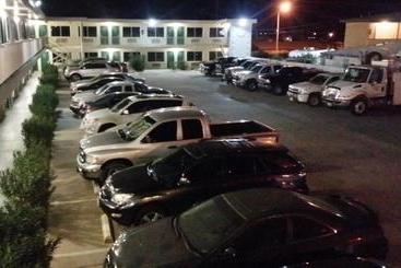 فندق Desert Mirage Inn & Suites