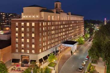 هتل Hilton Orrington / Evanston