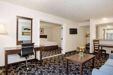 فندق Morningglory Inn & Suites