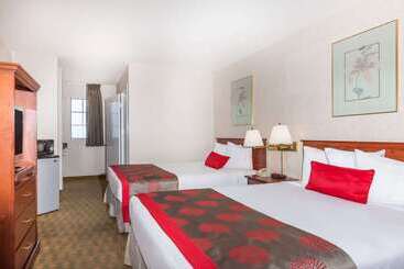 בית מלון כפרי Ramada By Wyndham San Diego Poway Miramar