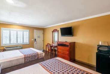 فندق Rodeway Inn Artesia Cerritos