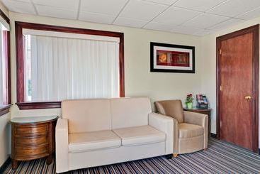 هتل Super 8 By Wyndham Newark De