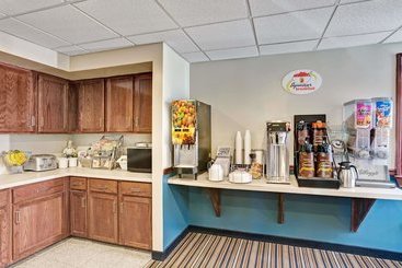 هتل Super 8 By Wyndham Newark De