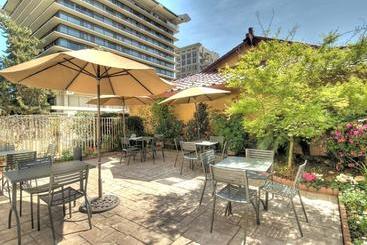 هتل Vagabond Inn Executive Old Town