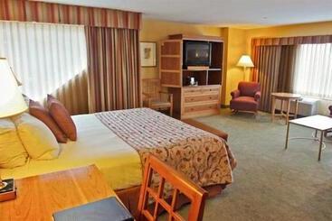 Water's Edge Resort & Spa