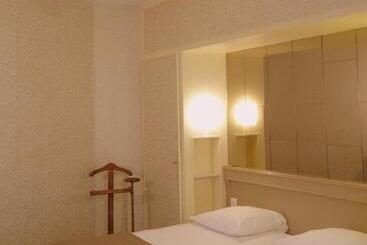 ホテル Eiffel Kensington