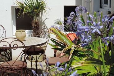 هتل Hôtel Aux Tamaris   Vue Mer