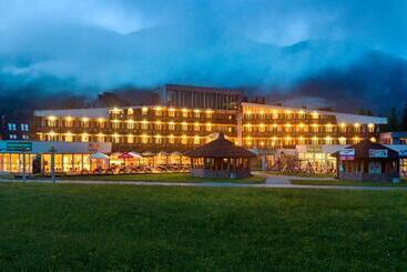 בית מלון כפרי Ramada Resort Kranjska Gora