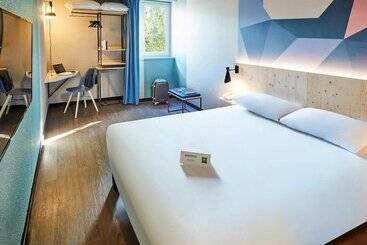 Отель Ibis Styles Evry Lisses
