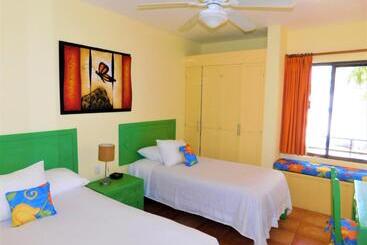 فندق Nautibeach Beach Front Condos In North Beach