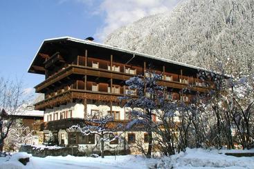 هتل Pension Strolz