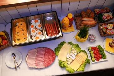 فندق Branč, Garni