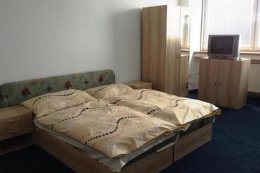 فندق Dom Techniky