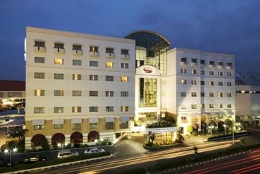 Surabaya Suites Hotel Powered By Archipelago