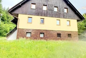 هتل Apartmány Za Sněžníkem