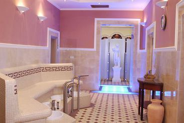هتل Danubius Health Spa Resort Centralni Lazne