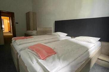 هتل Stadion Hradec Králové