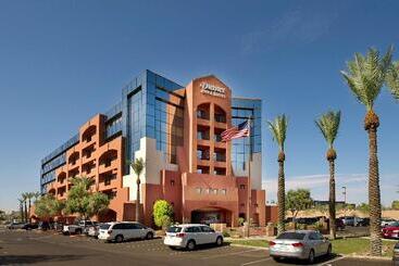 هتل Drury Inn & Suites Phoenix Airport