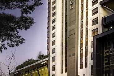 Ibis Melbourne Hotel And Apartments