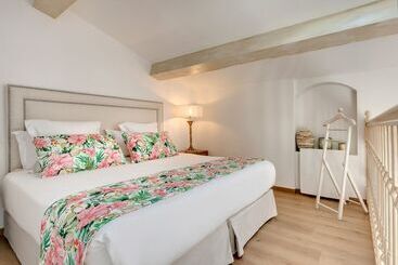 هتل La Grande Bastide