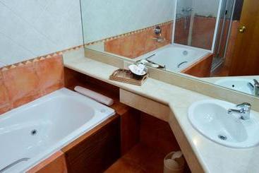 Gardi Hotel & Suites