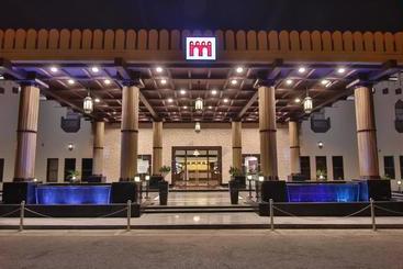 هتل Majan Continental