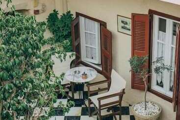 فندق Aeginitikon Arhontikon