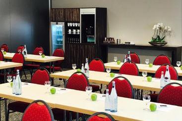 هتل Holiday Inn Düsseldorf Hafen