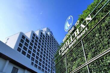 Отель Cholchan Pattaya Beach Resort   Sha Extra Plus