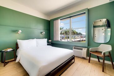 Greenview Hotel By Lowkl