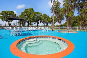 호텔 Howard Johnson By Wyndham Lake Front Park Kissimmee